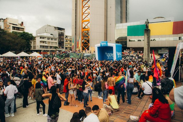 Chevalet en bois noir a2 : élégance et praticité assurées